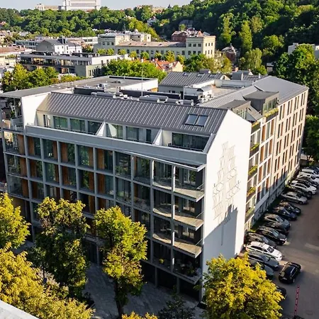 Apartament Light-Filled Apt, Private Parking, Balcony & Central Kowno