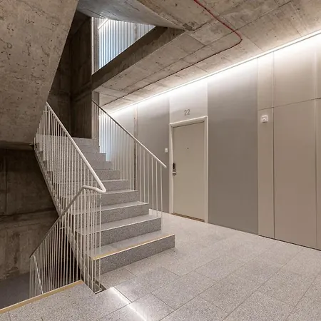 Light-Filled Apt, Private Parking, Balcony & Central Apartament Kowno