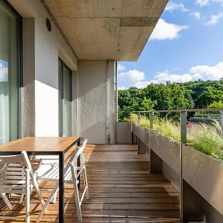 Light-Filled Apt, Private Parking, Balcony & Central *