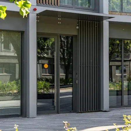 Light-Filled Apt, Private Parking, Balcony & Central * Kowno