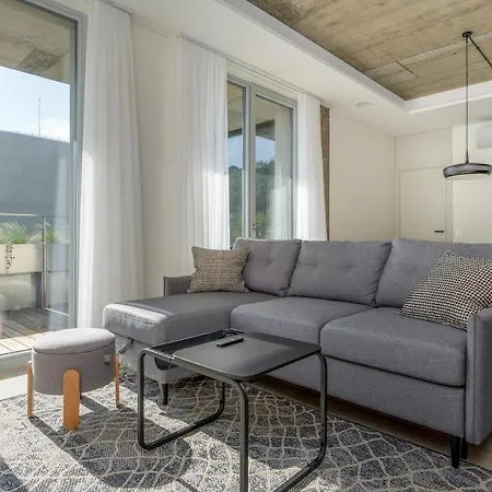 Apartamento Light-filled Apt, Private Parking, Balcony &