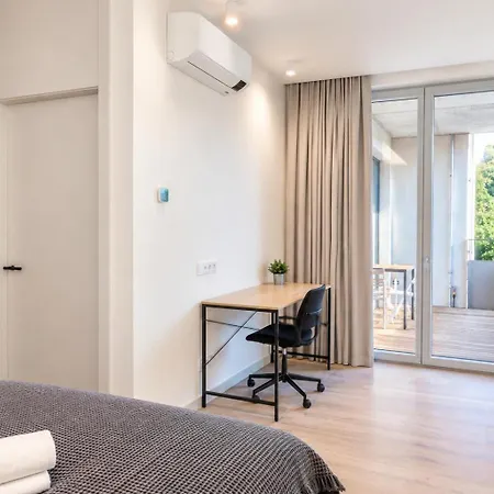 Light-filled Apt, Private Parking, Balcony & Apartamento