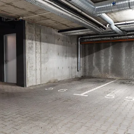 Apartment Light-filled Apt, Private Parking, Balcony &