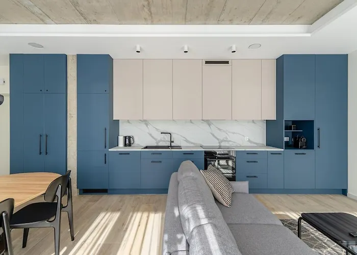 Appartement Light- Filled Flat With Balcony In A Heart Of