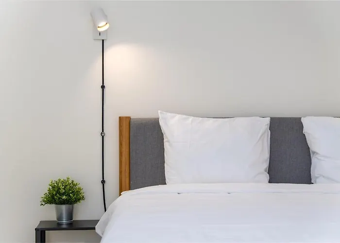 Light- Filled Flat With Balcony In A Heart Of Appartement Kaunas