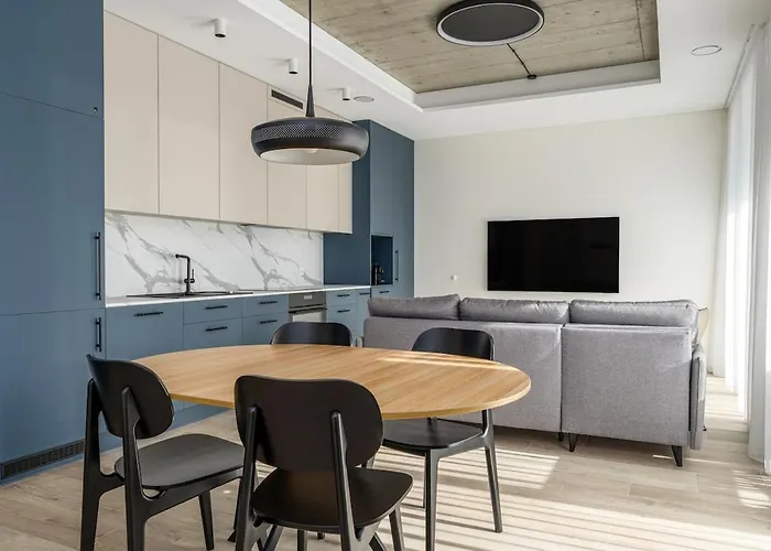 Light- Filled Flat With Balcony In A Heart Of *