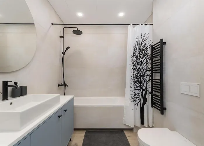 Appartement Light- Filled Flat With Balcony In A Heart Of