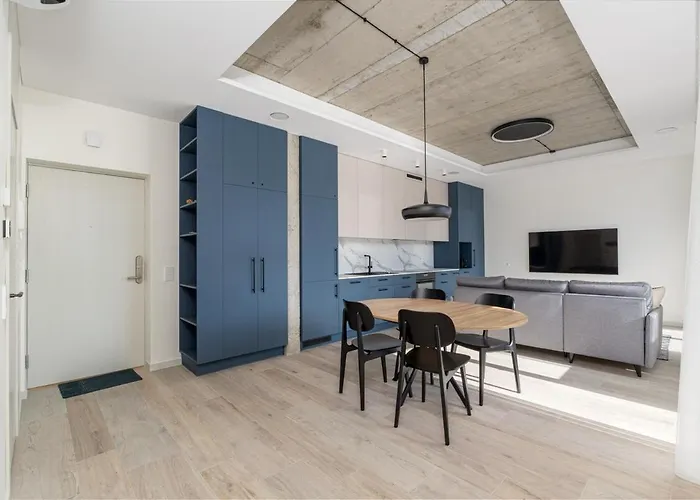 Appartement Light- Filled Flat With Balcony In A Heart Of