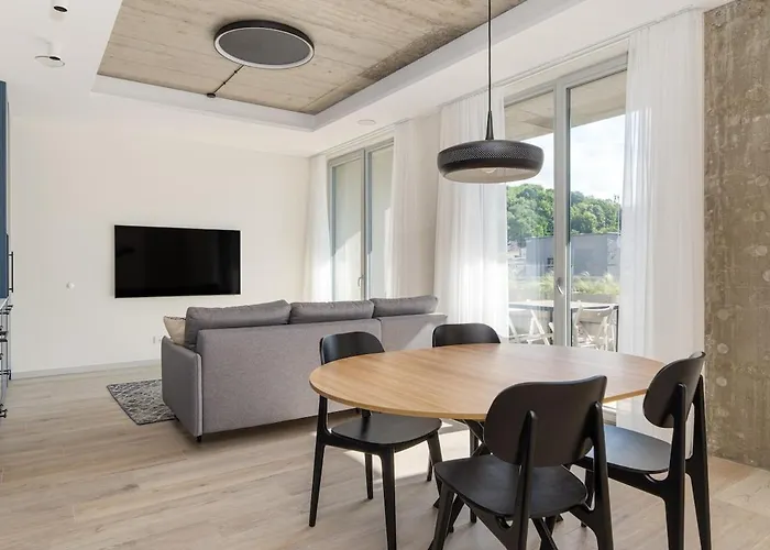 Appartement Light- Filled Flat With Balcony In A Heart Of