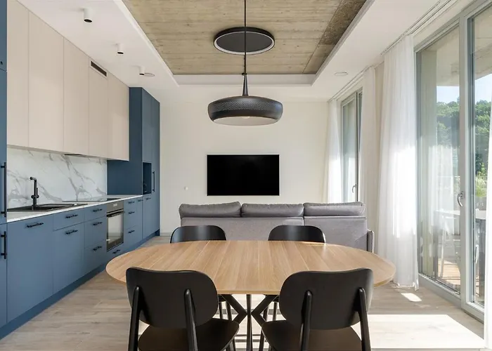 Light- Filled Flat With Balcony In A Heart Of *